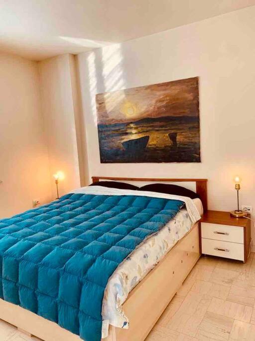 Chic City Retreat - Stylish Apartment In Bllok, Tirana Extérieur photo
