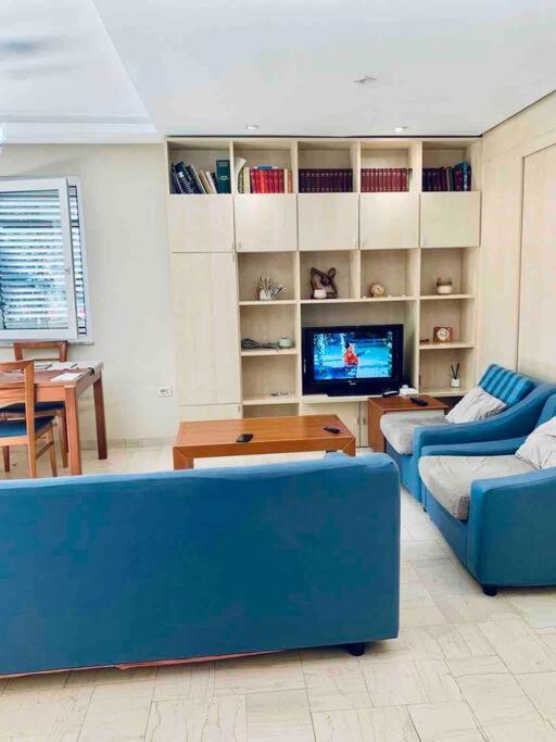 Chic City Retreat - Stylish Apartment In Bllok, Tirana Extérieur photo