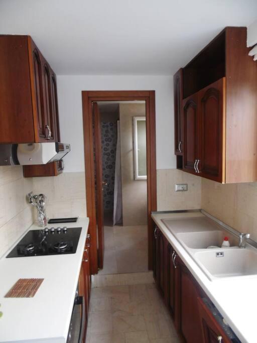 Chic City Retreat - Stylish Apartment In Bllok, Tirana Extérieur photo