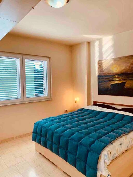 Chic City Retreat - Stylish Apartment In Bllok, Tirana Extérieur photo