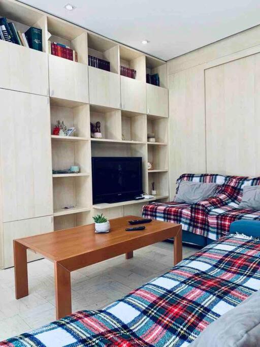 Chic City Retreat - Stylish Apartment In Bllok, Tirana Extérieur photo